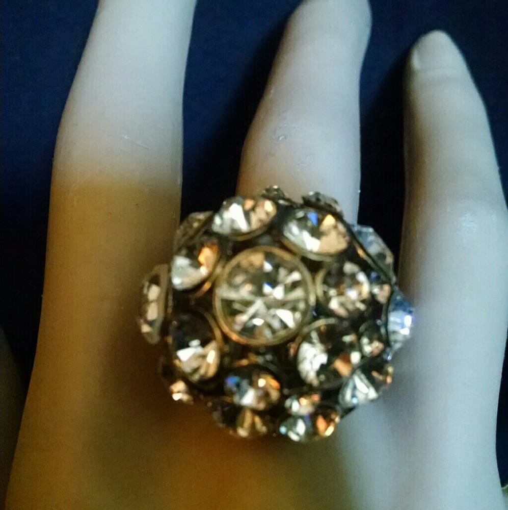Beautiful Custer Rhinestone Ring - image 4
